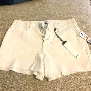 Brand new is this high rise williamrast white short. Size 26